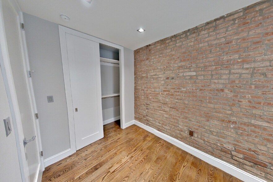 Building Photo - 334 E 100th St