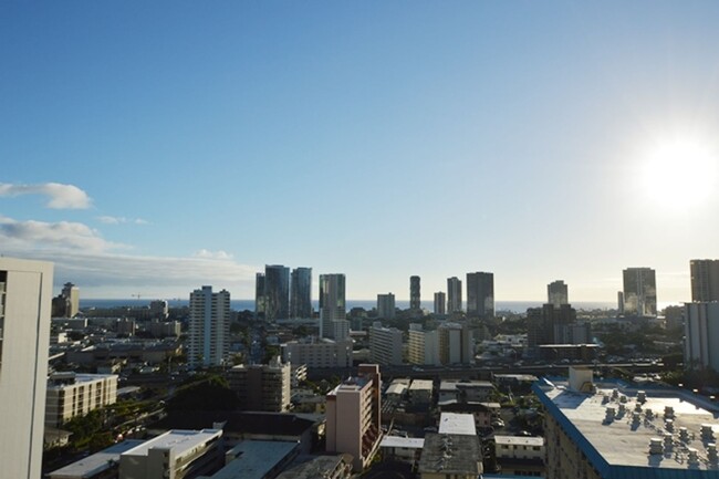 Building Photo - Makiki - Wilder Regent 2 bed, 2 bath, 1 pa...