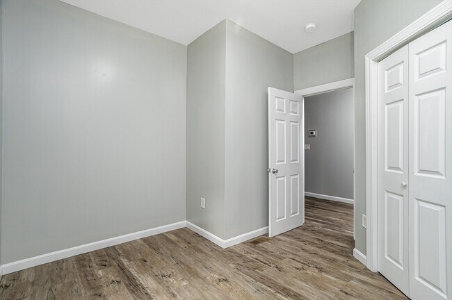 Building Photo - 176 Blossom St