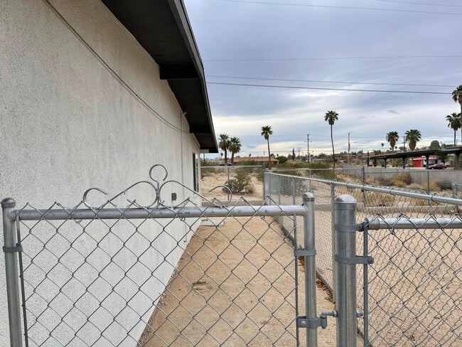 Building Photo - Ocotillo Apartments 6062-6064