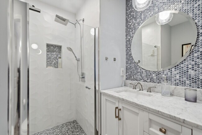 Building Photo - 68 Edson St