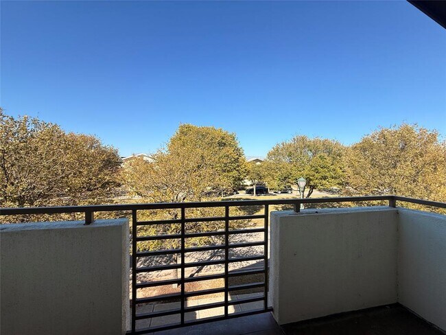 Building Photo - 2021 Simond Ave