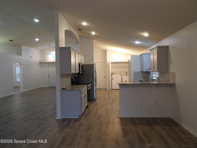 Building Photo - 3685 Kestrel Ct