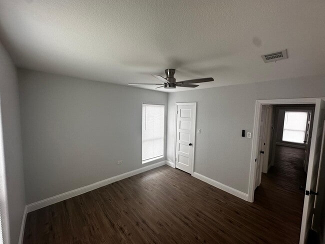 Building Photo - 2909 Alexander Ave