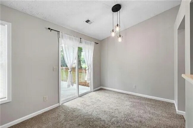Building Photo - Charming 3BR House in Woodstock