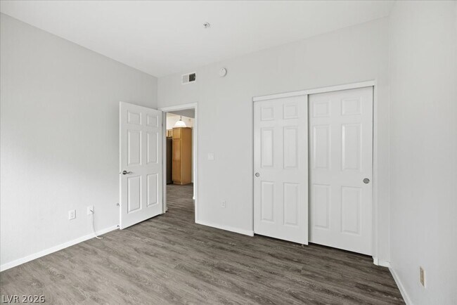 Building Photo - 2291 W Horizon Ridge Pkwy
