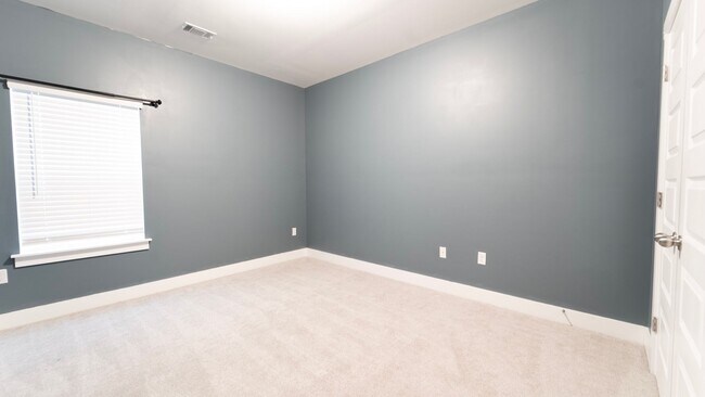 Building Photo - Move-In Special! Free January Rent — Stunning Like-New 4-Bedroom Home Just Minutes from Fort Stewart