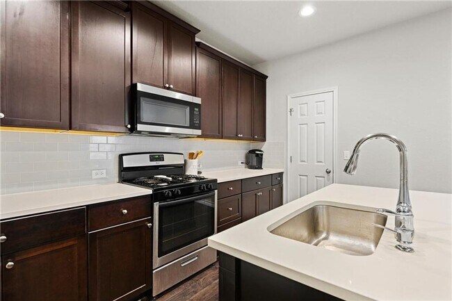 Building Photo - Newly Constructed, 4 BR / 3 BA Home - 2 Car Garage - Pool - Close to Mueller