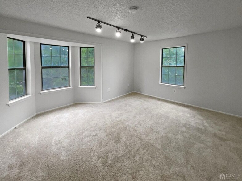 Building Photo - 40 Brighton Way