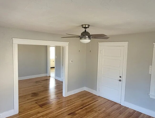 Building Photo - 981 Main St