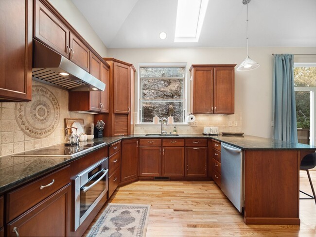 Building Photo - Dream Home At Shelley Lake