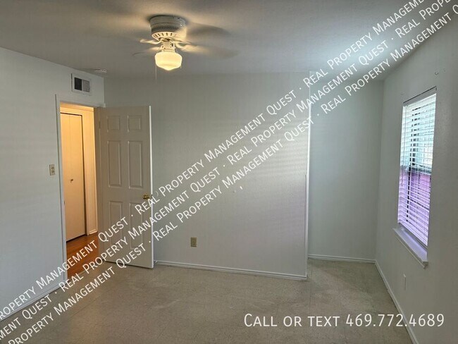 Building Photo - 2402 Sunflower Dr