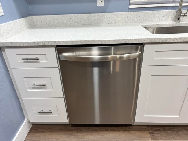 Building Photo - 1934 Wallace Ave