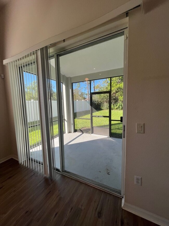 Building Photo - Stunning 2 story home features 4 bedrooms,...