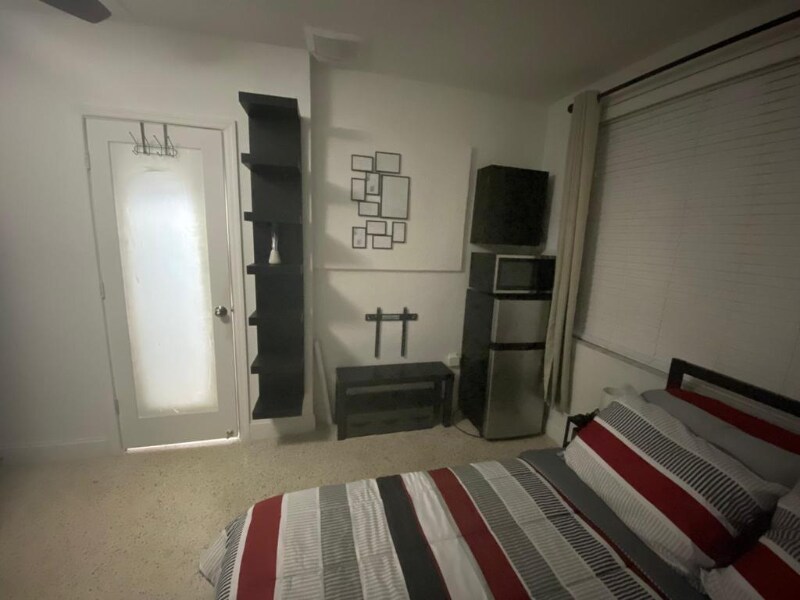 Building Photo - 900 NE 85th St