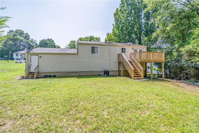 Building Photo - 2407 Redfield Dr