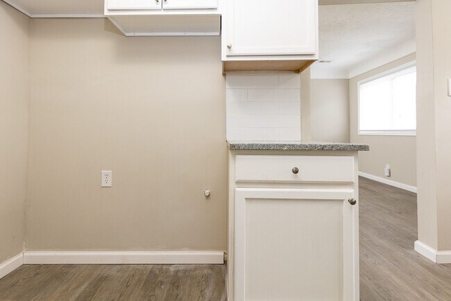 Building Photo - 564 Marquette Dr