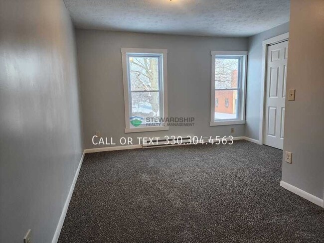 Building Photo - 406 1st St SE