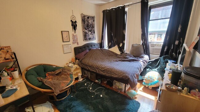 Building Photo - NO FEE!  Perfect Apt for BU Students Near T with Heat and Hot Water Included