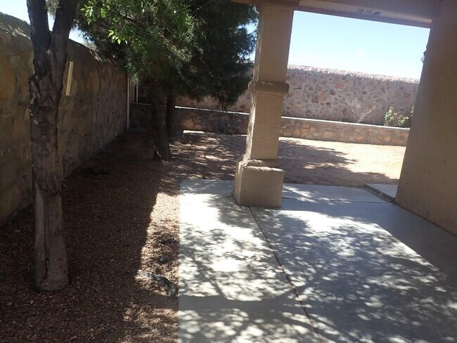 Building Photo - 12444 Tierra Inca Dr