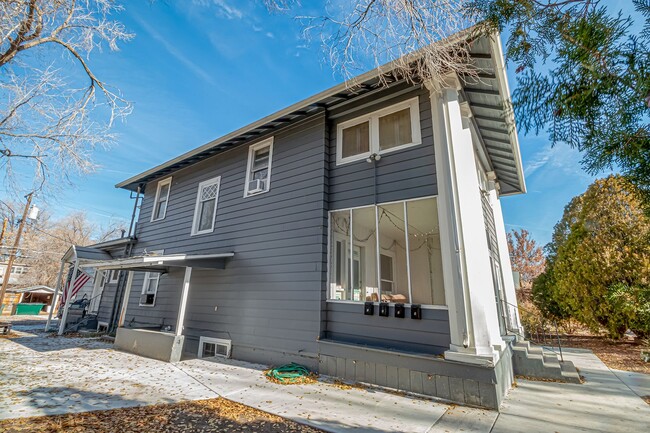 Building Photo - Renovated Upstairs 4-Bedroom, 2-Bath Apart...