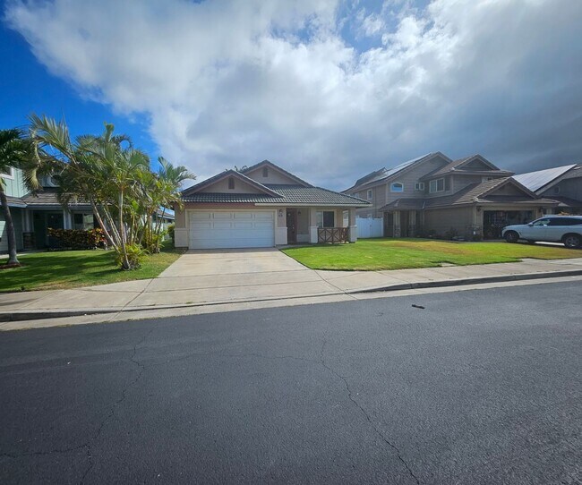Primary Photo - 3-2 bedroom home in the legend Maui Lani