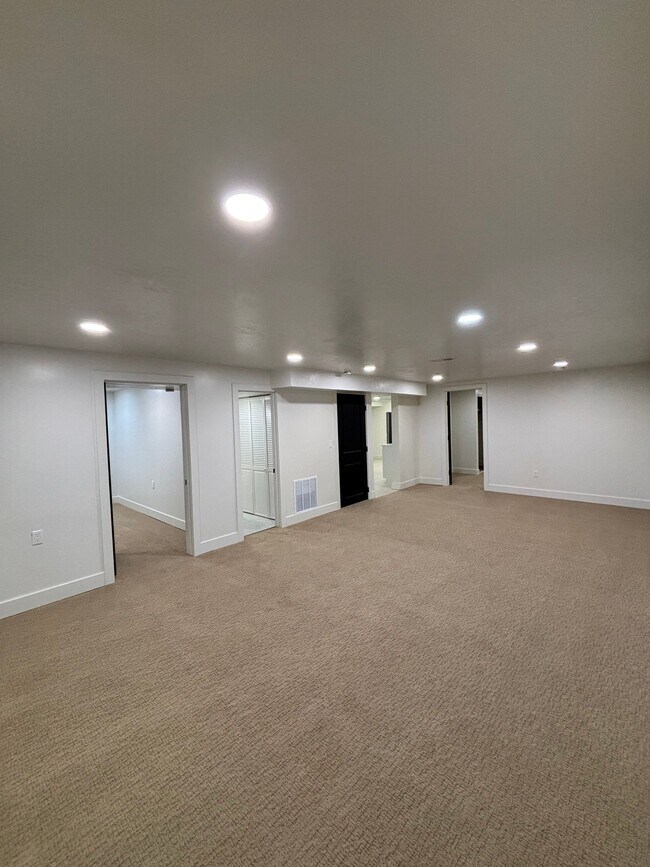Building Photo - 7408 S Ramanee Dr