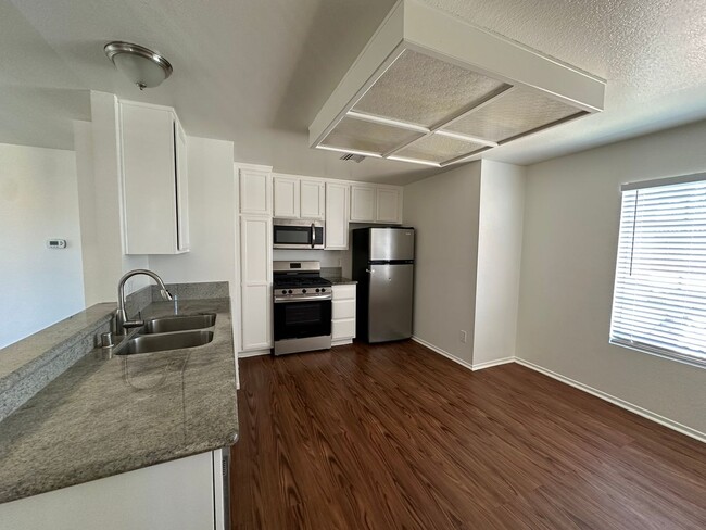 Building Photo - 3bd/2ba Condo - Mentone, CA