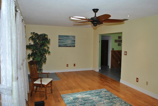 Building Photo - 5590 Lancewood Cir S