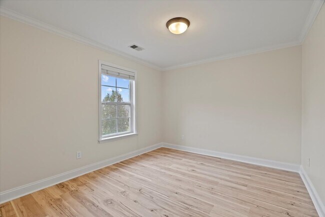 Building Photo - 12123 Brooks River Dr