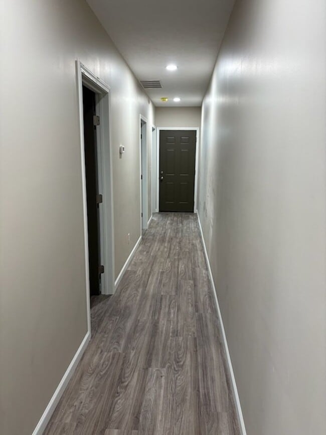 Building Photo - Two bedroom apartment