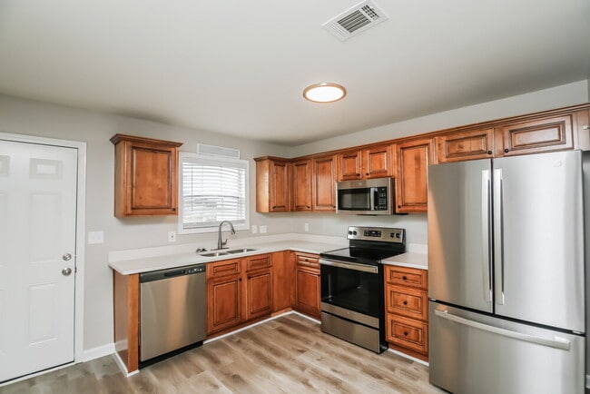 Building Photo - 409 W I Pky