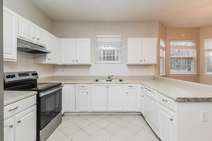 Building Photo - 6136 Planters Wood Ln