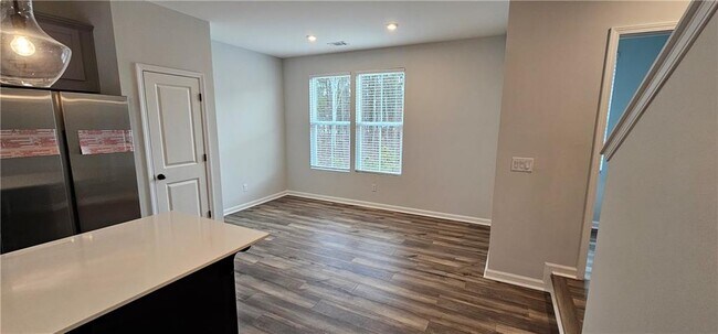 Building Photo - 908 Colton Dr