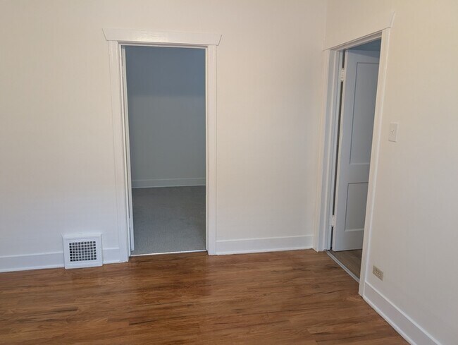 Building Photo - Newly renovated 3 bed/1bath in the heart of Denver