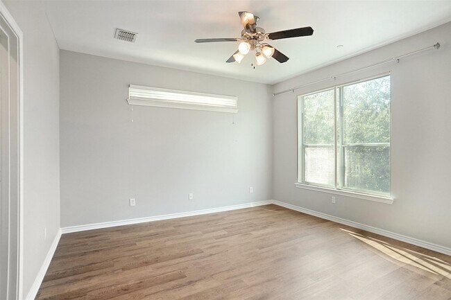 Building Photo - 4050 McKinney Ave