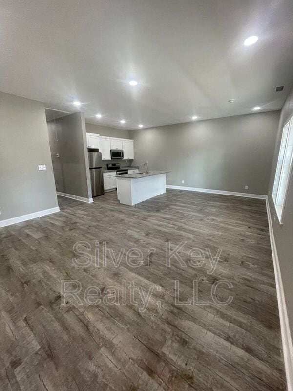 Building Photo - 402 Ingleside Ave