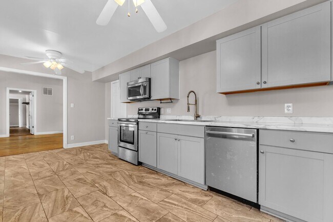 Building Photo - Newly Renovated 4-Bedroom Home in Germanto...