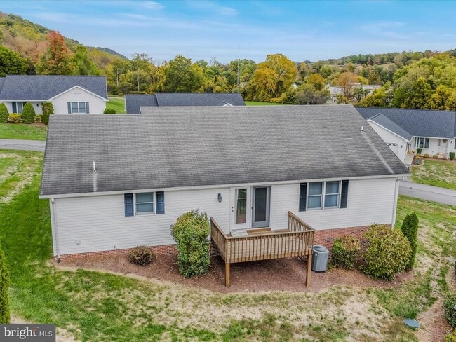 Building Photo - 73 Garden Dr