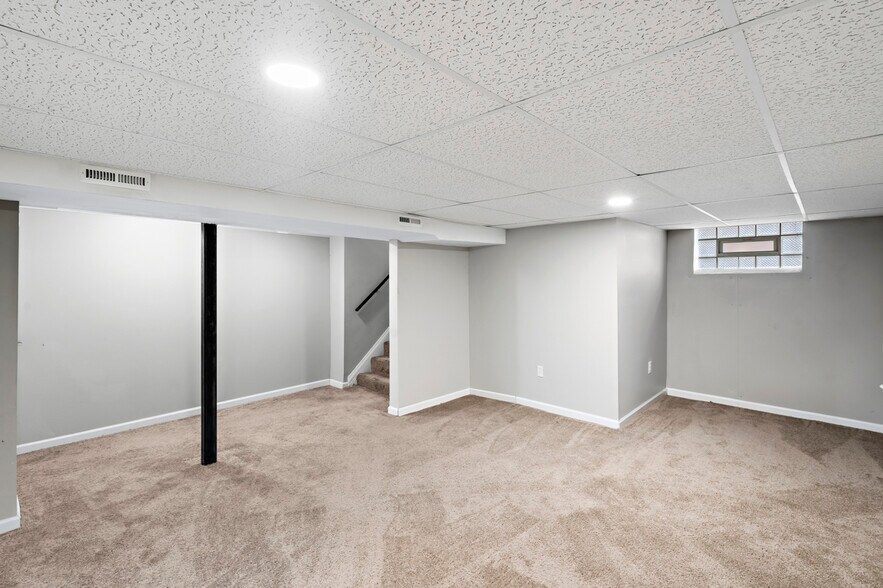 Building Photo - 3372 Silsby Rd