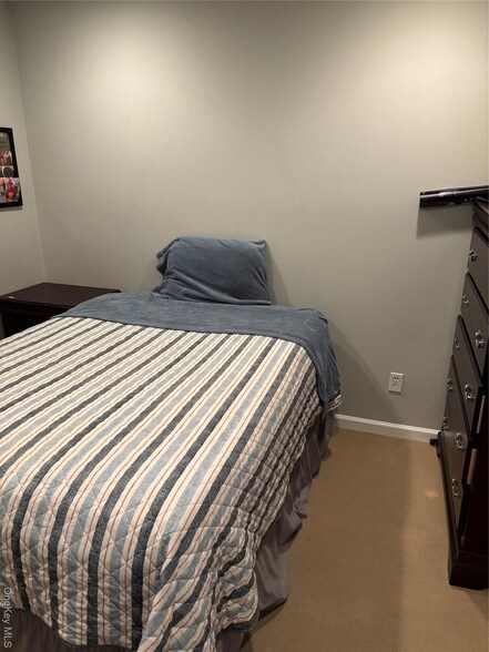 Building Photo - 119 Willow Ct