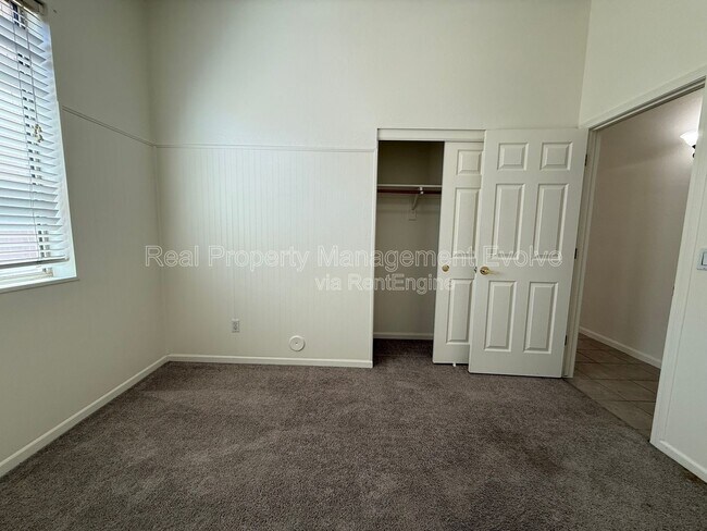 Building Photo - 281 W Flamingo Dr