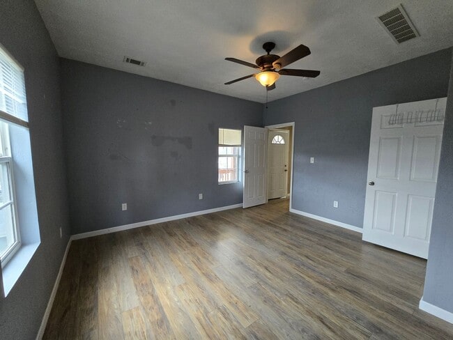 Building Photo - mad5878