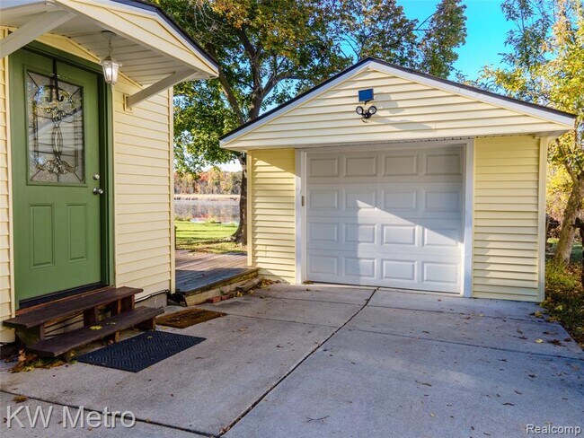 Building Photo - 2416 Shawood Dr