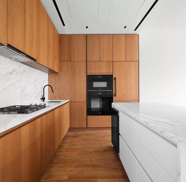 Building Photo - 570 Broome St