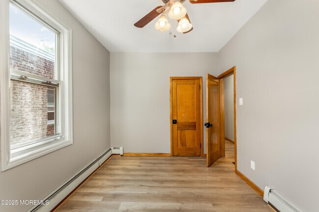 Building Photo - 656 Boulevard