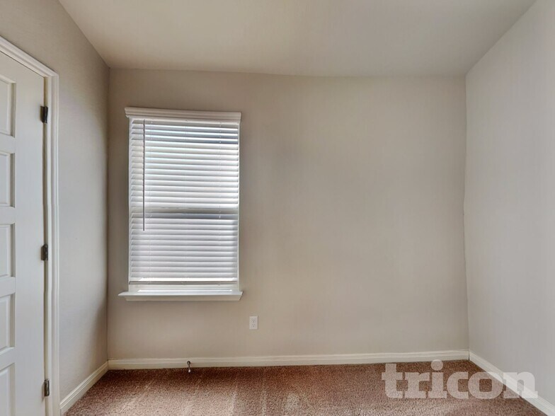 Building Photo - 5803 Zoey Wy