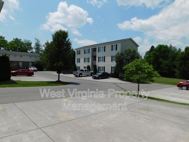 Building Photo - 210 Cardinal Wy