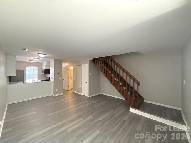 Building Photo - 4042 Briarhill Dr