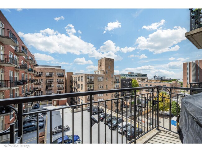 Building Photo - 6 S Laflin St